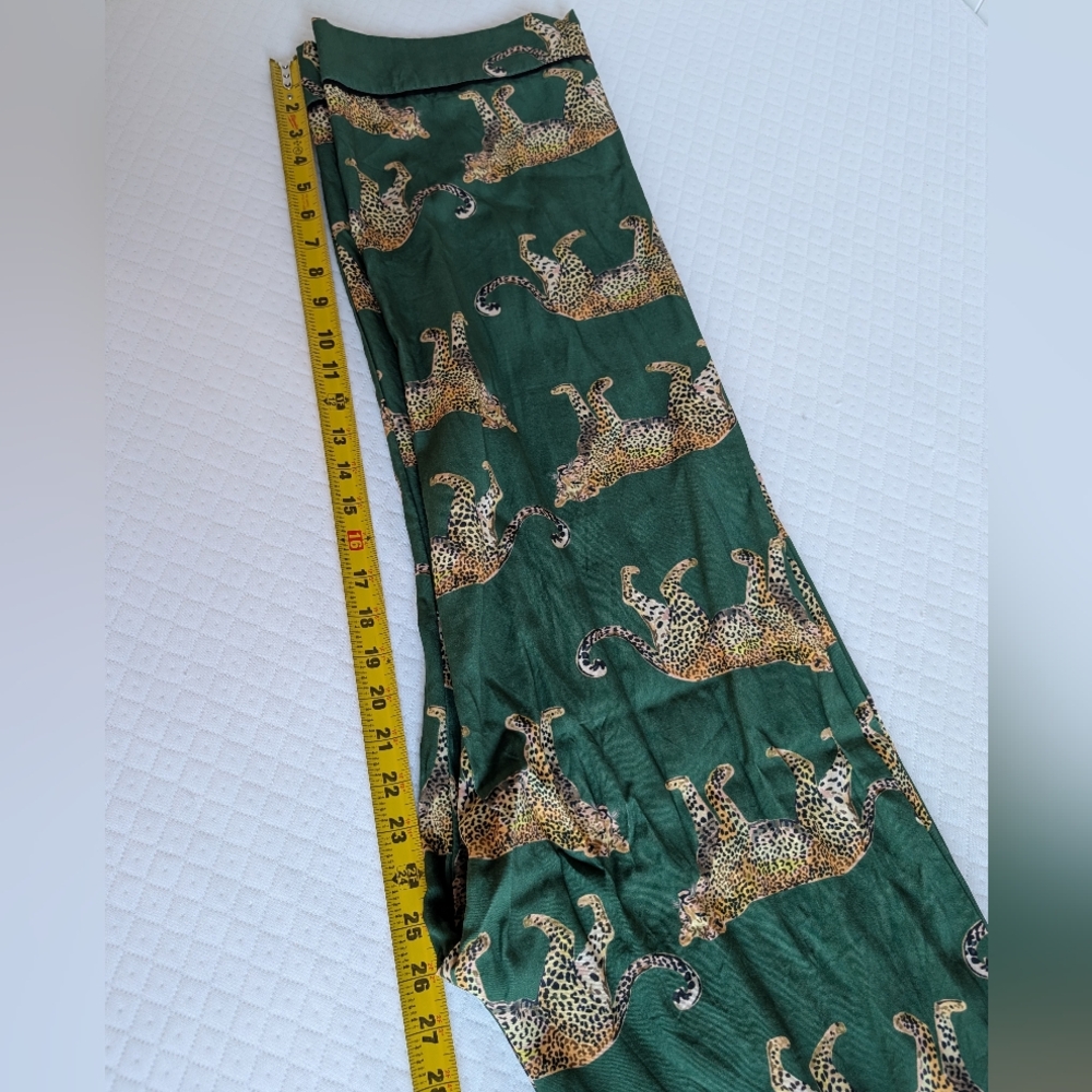 Katie Kime Green Cheetahs Print Pajama Pants Short Sleeve shirt Set, size S Soft - Picture 14 of 16
